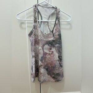Lululemon size 4 tank racer back. Worn maybe 3-5 times
